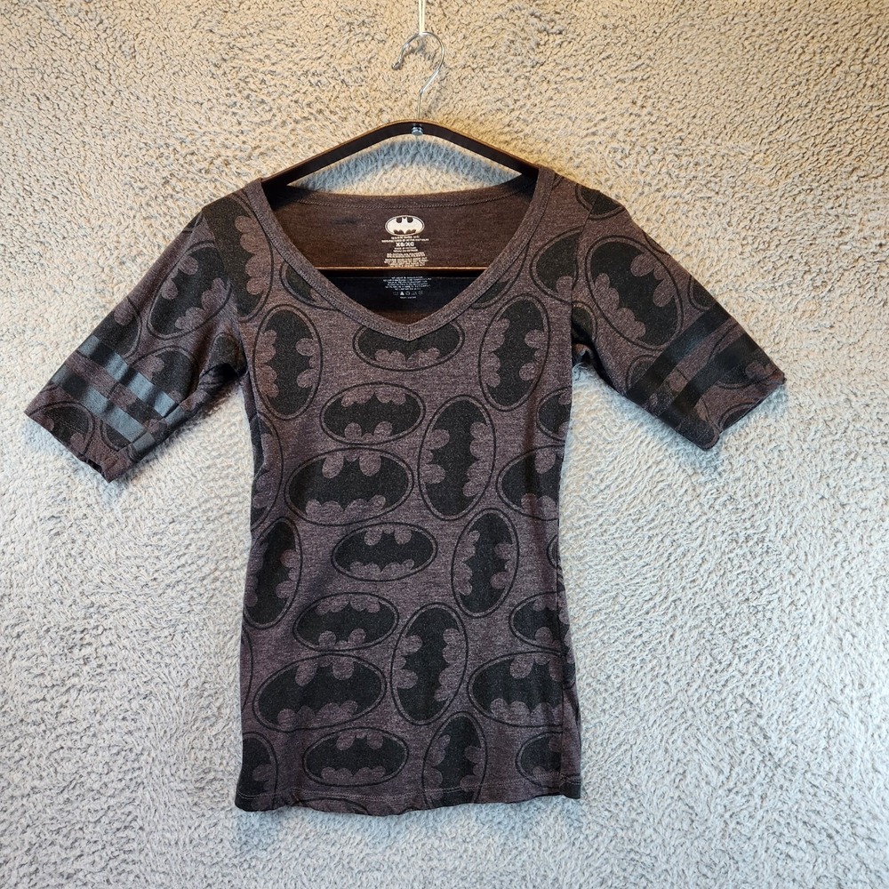 Batman T-Shirt Womens XS Gray Cotton Graphic Print V-Neck Short Sleeves Pullover